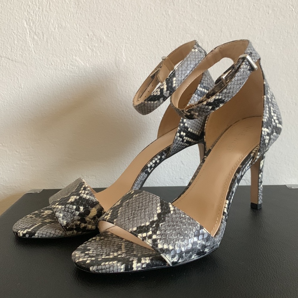 Nine West Snakeskin Ankle Strap Sandals Size 7.5